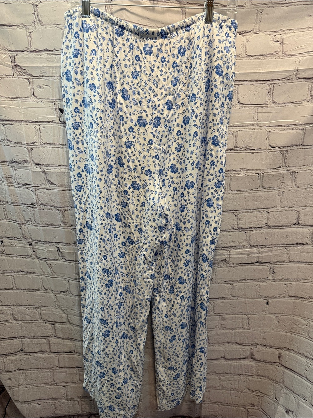 Sincerely Jules White Pants with Blue Floral Print - Picture 6 of 6